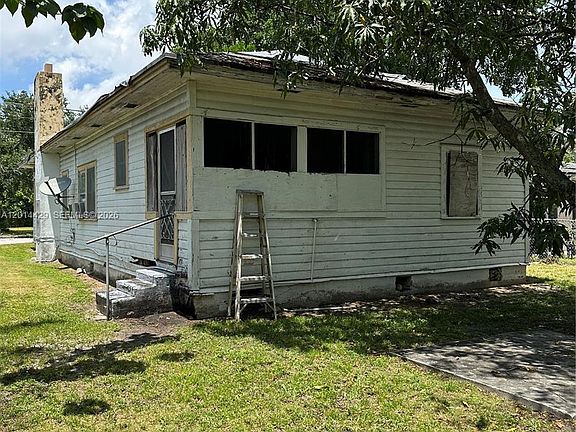 4th image of 3566 Thomas Ave