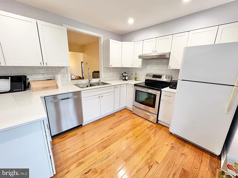 9710 Lakepointe Dr — Photo 19