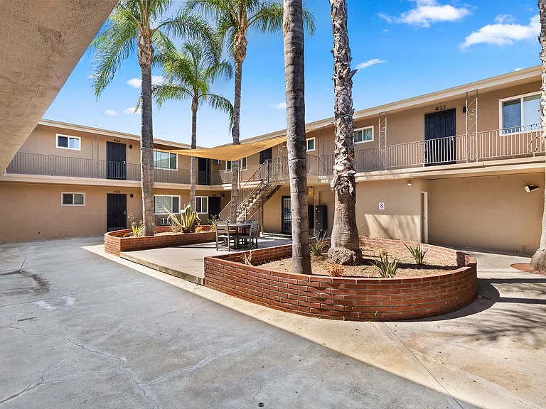 Melrose Manor Apartments - Riverside, CA — Photo 41
