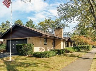 820 Longview Rd, Waukegan, IL 60087