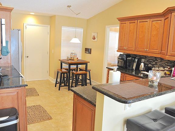 3rd image of 2814 Eagle Lake Dr