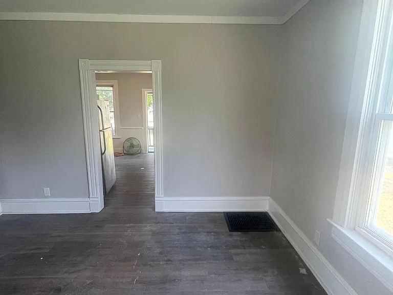 231 E Dewald St — Photo 12