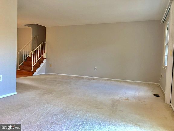 5th image of 2888 Balmoral Dr