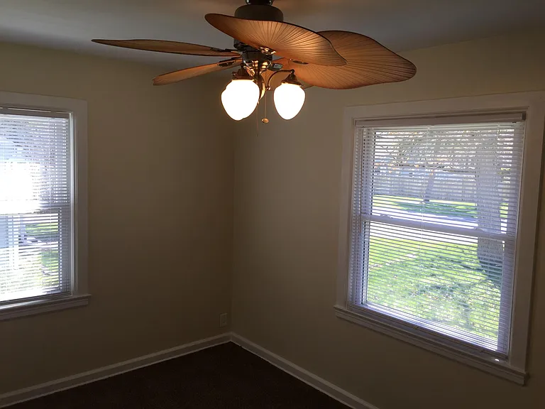 Front bedroom 8'3" x 12'5"