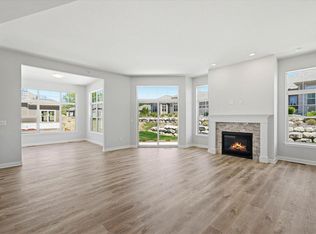 439 Standing Stone Dr #16-36, Waukesha, WI 53189