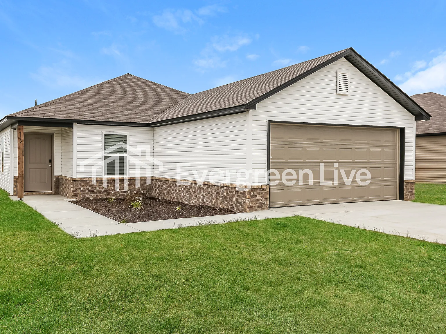 4 bed, 2.0 bath, 1496 sqft, $1,270 — Photo 2