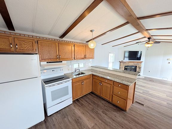3rd image of 5 Cheryl Ln