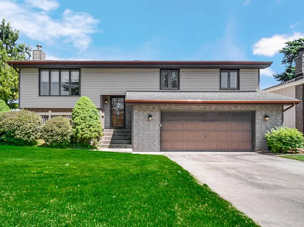 9743 Buchanan St, Crown Point, IN 46307