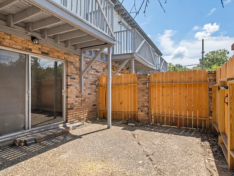 1 bed / 1 bath (patio for downstairs units; balcony for upstairs units)
