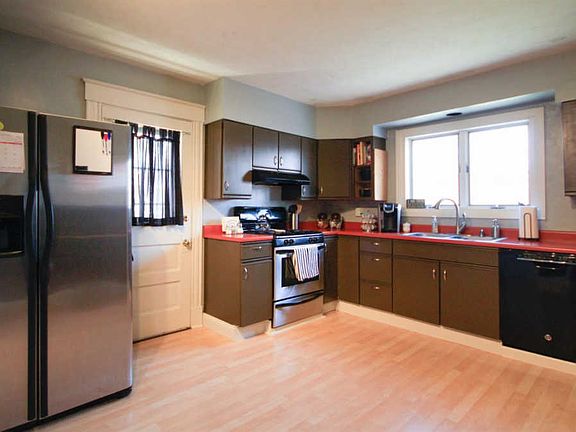 4th image of 3855 Davis Ave