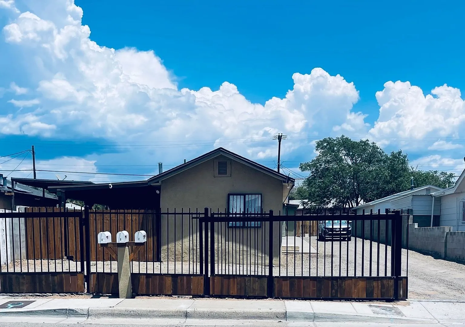 Comfortable home in Albuquerque — Photo 1