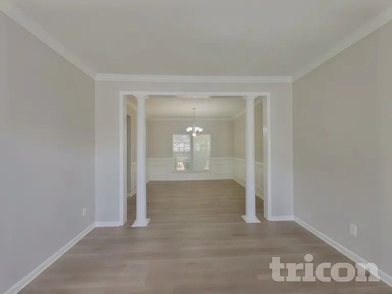 1002 Hollingdale Ct — Photo 15
