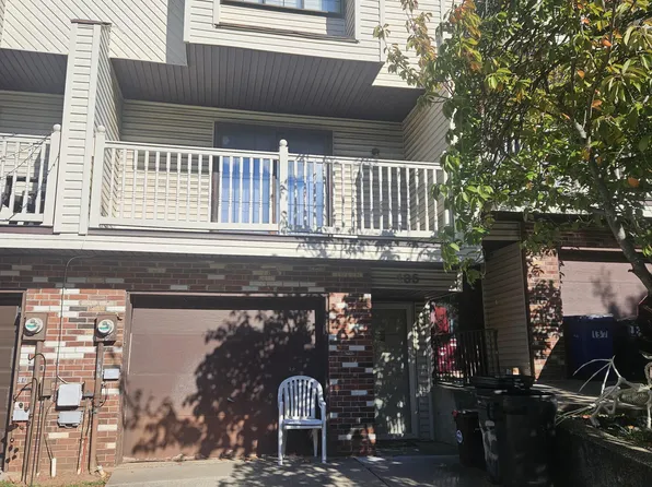 135 Russek Dr, Staten Island, NY 10312