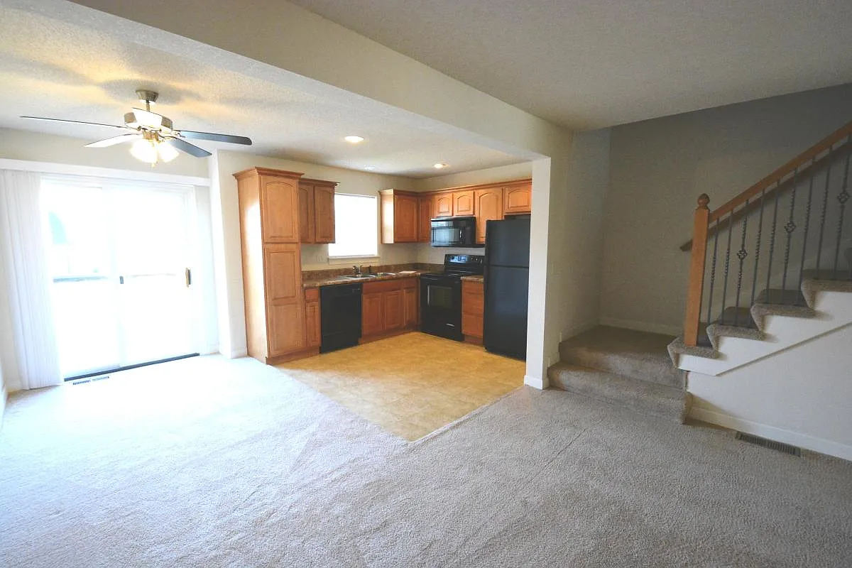 2 bed, 2.5 bath, 1250 sqft, $1,450 — Photo 4