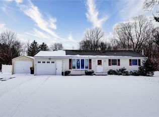 17 Southview Dr, Macedon, NY 14502