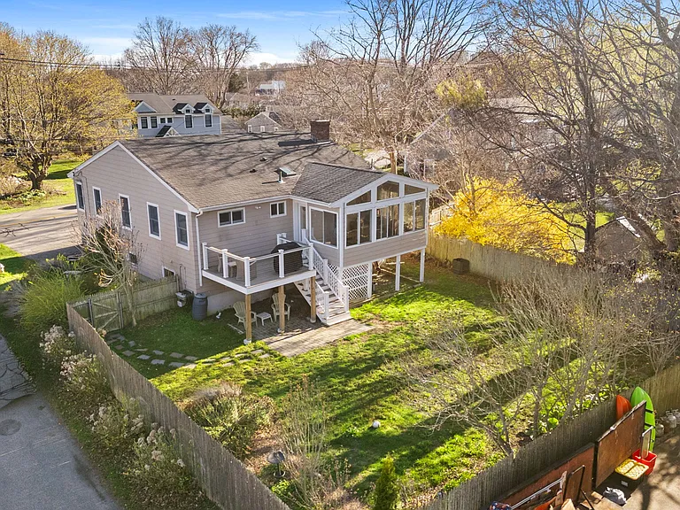 132 Ruggles Ave — Photo 2