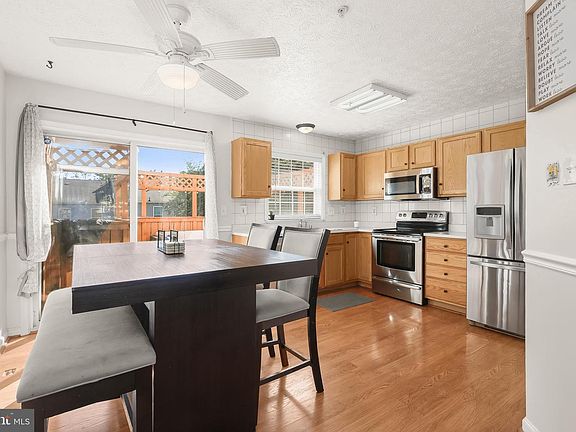 2nd image of 4556 Vermeer Ct