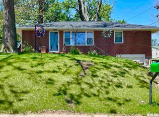 1718 N 7th St, Clinton, IA 52732