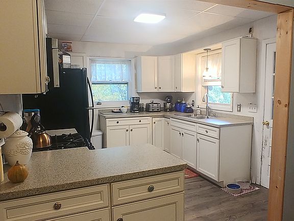 3rd image of 35 Horicon Ave