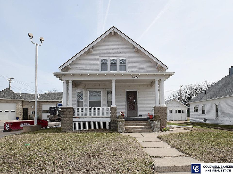 1st image of 1624 N Lincoln Ave