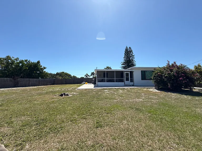 4311 NW 2nd Ave — Photo 8