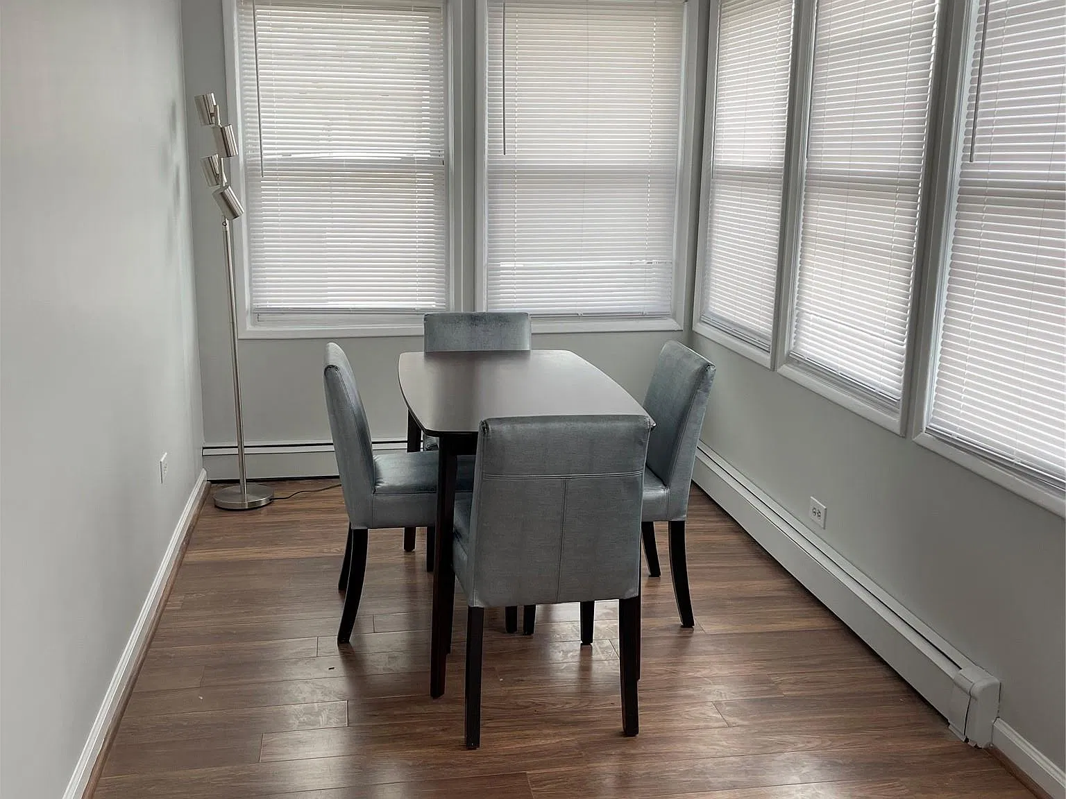 3 bed, 1.0 bath, 1100 sqft, $4,500 — Photo 3