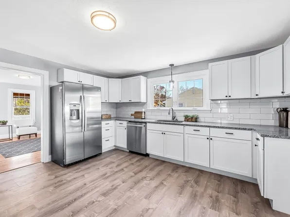 34 Francis St, Springfield, MA 01104