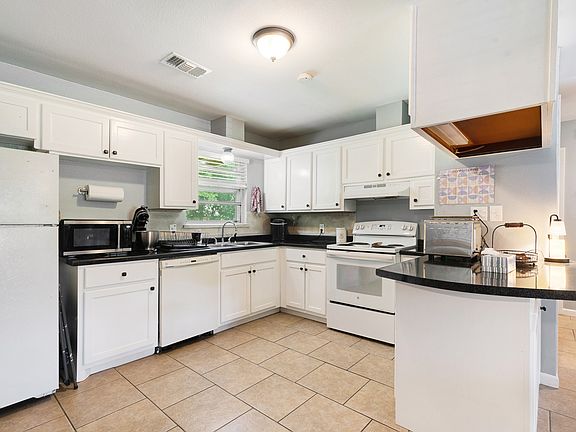 4th image of 2275 Bella Vista Dr