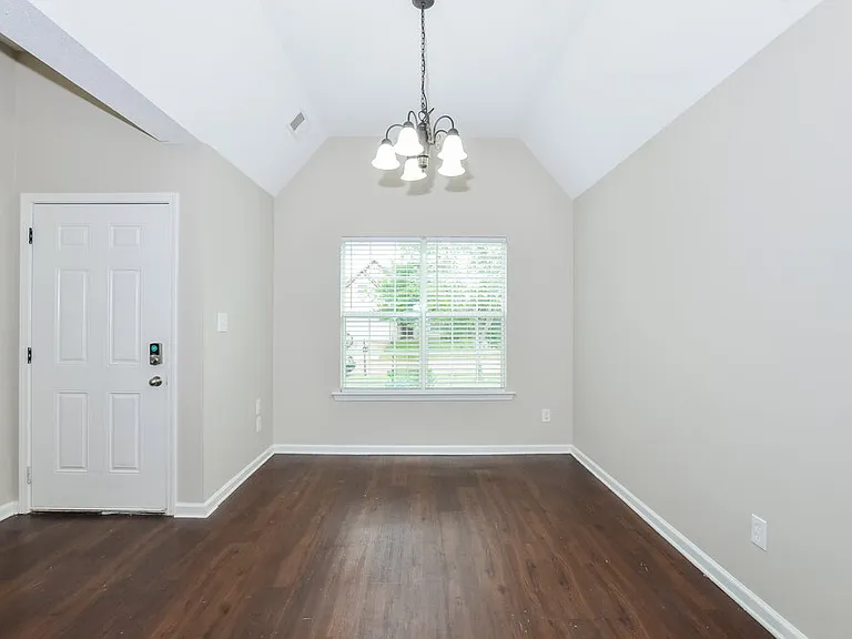 7916 Ridgedale Dr — Photo 6