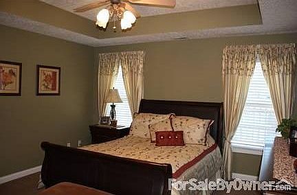 Master Bedroom - Vaulted Ceilings