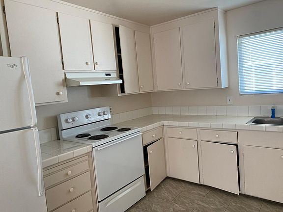 5th image of 161 Wilton Dr