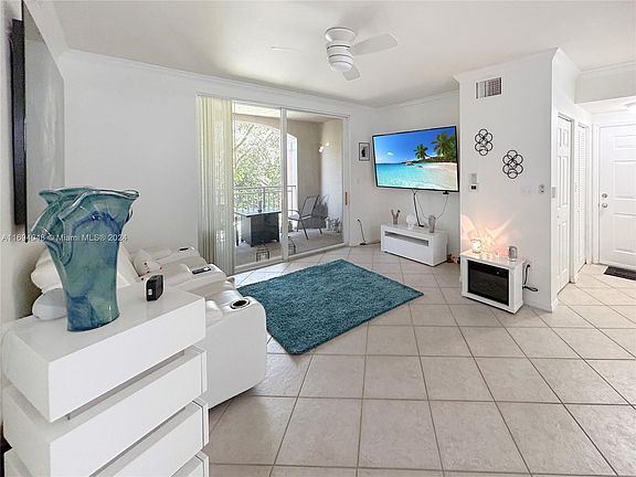 4th image of 6533 Emerald Dunes Dr APT 208