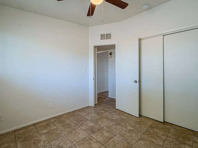 2240 — Photo 12