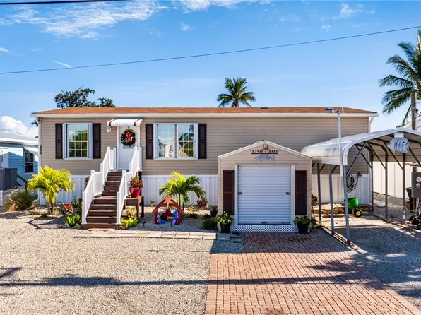 2862 York Rd, Saint James City, FL 33956