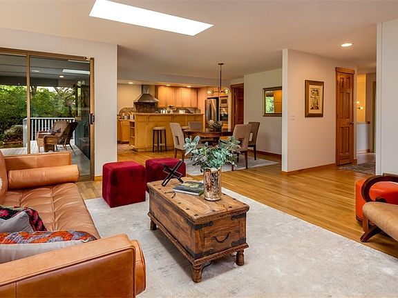 4th image of 7563 NE Meadowmeer Ln