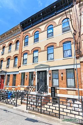 Rented by Premium Management  | media 4
