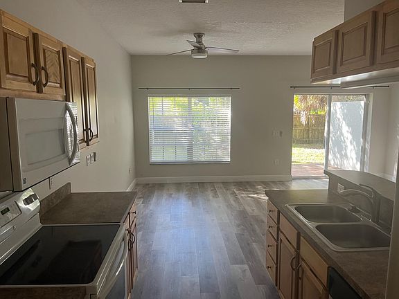4th image of 127 Anchorage Ave Unit 6
