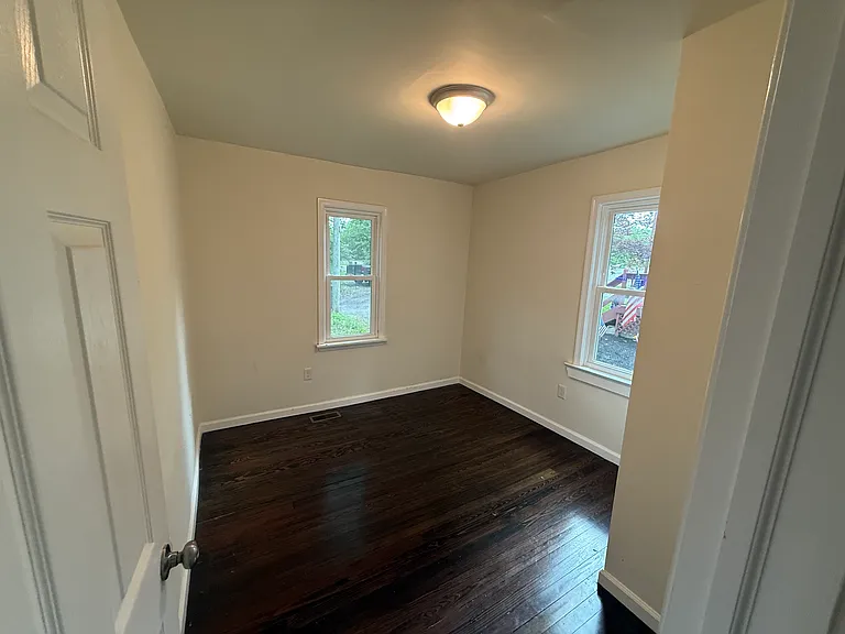 31 Rosamond Ave — Photo 2