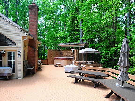 Custom Deck w/Spa 