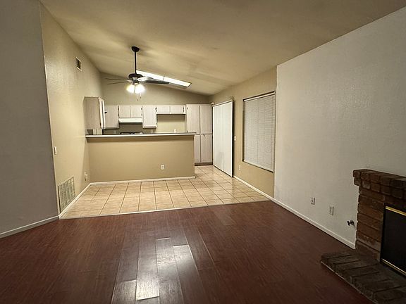 4th image of 15011 Stafford Ave