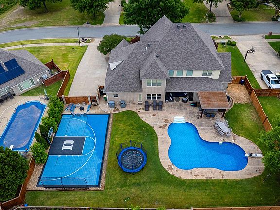 4th image of 235 Buckland Cir