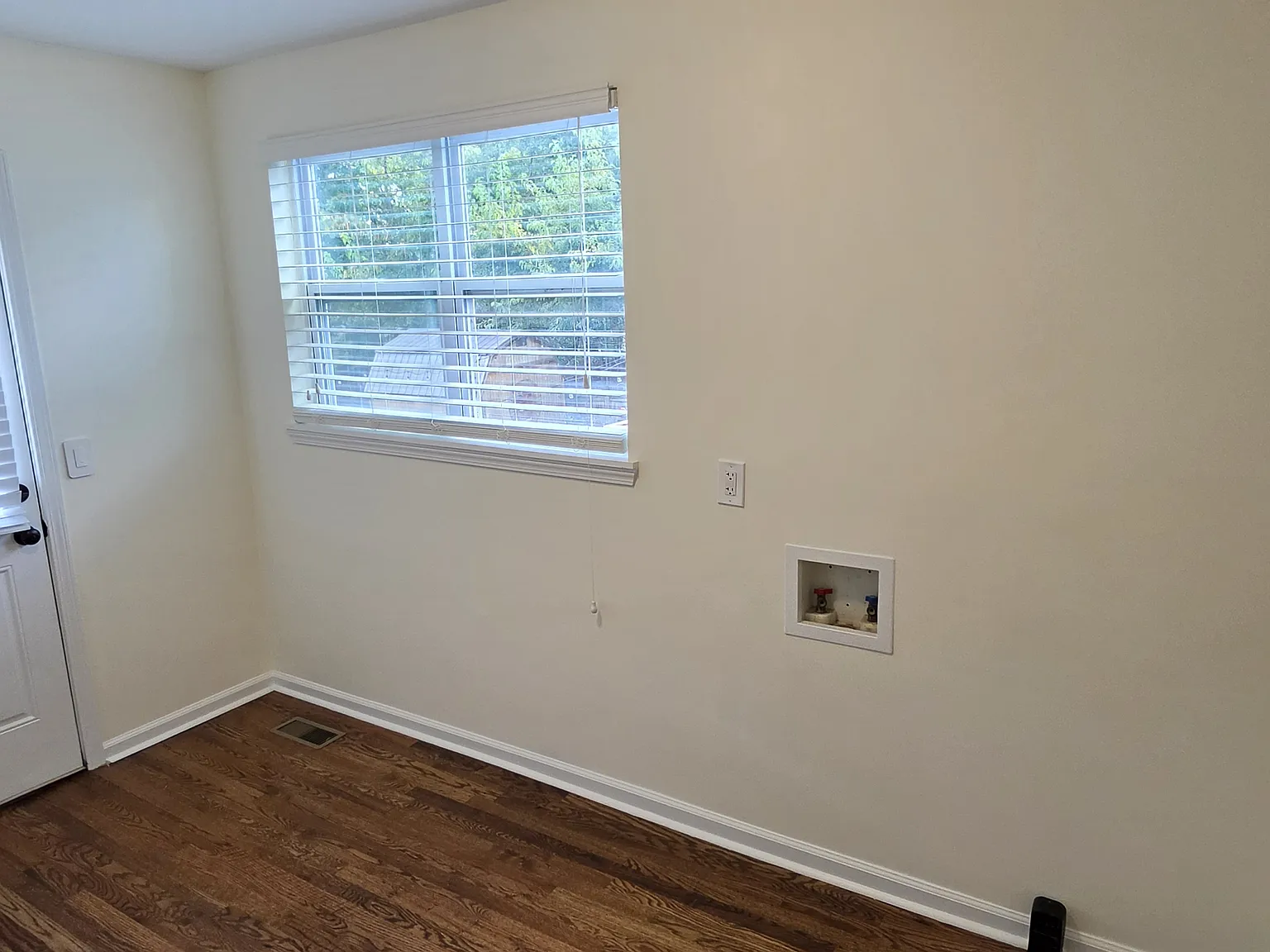 3 bed, 1320 sqft, $2,450 — Photo 4