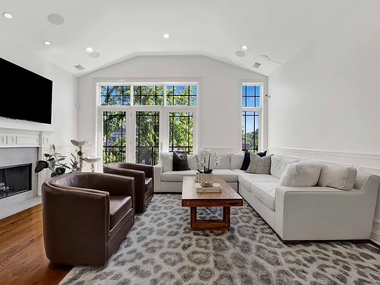 1520 W Diversey Pkwy #3 — Photo 4