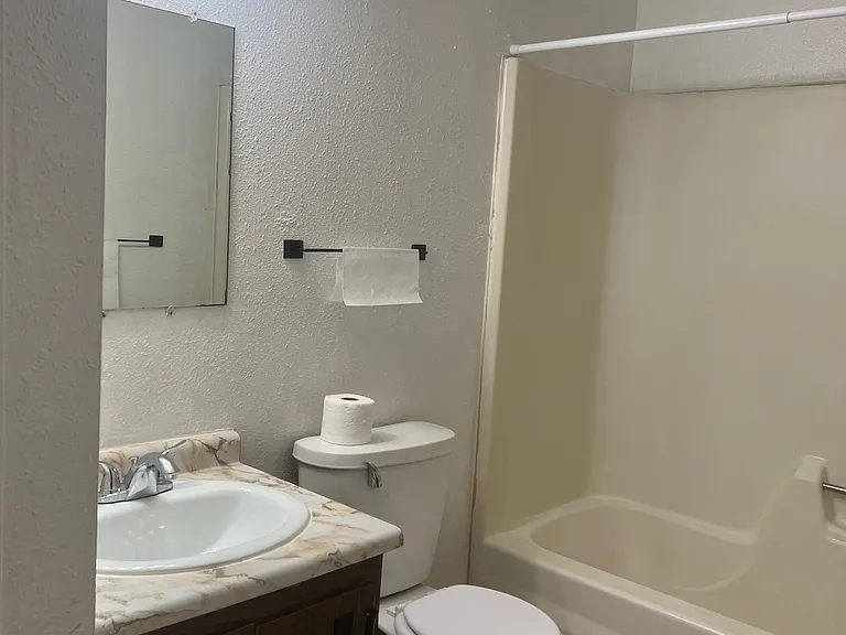 503 Ash St #7 — Photo 8