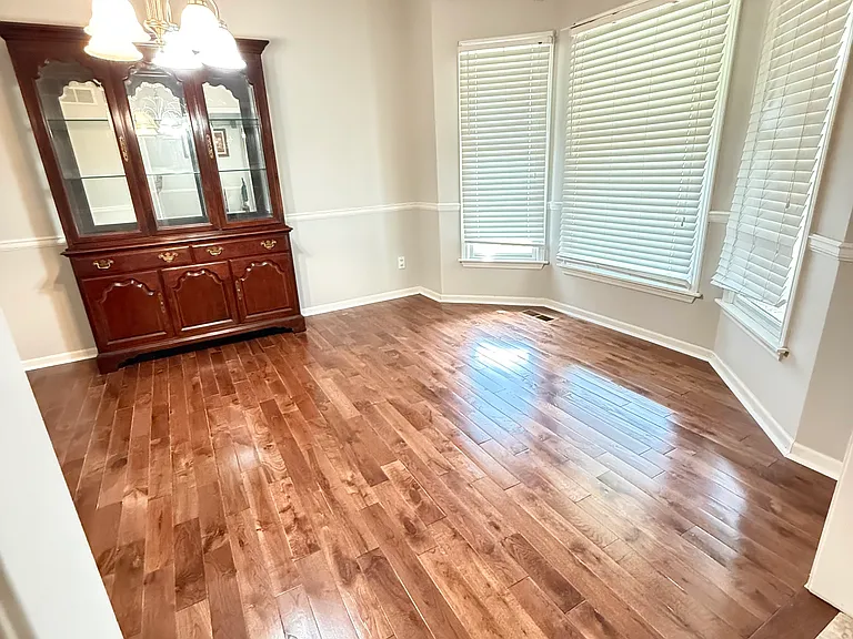 8257 N Woodland Ave — Photo 10