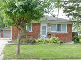 22424 Violet St, Saint Clair Shores, MI 48082