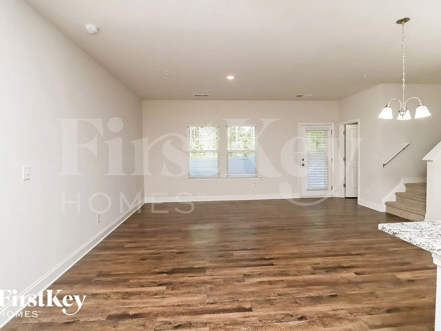 3 bed, 2.5 bath, 1817 sqft, $2,330 — Photo 2