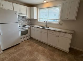 1081 New Haven Rd APT 13B, Naugatuck, CT 06770