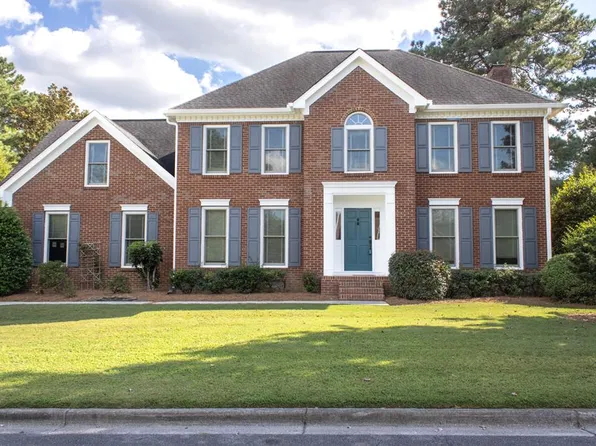 1913 Fairfield Dr, Dalton, GA 30720