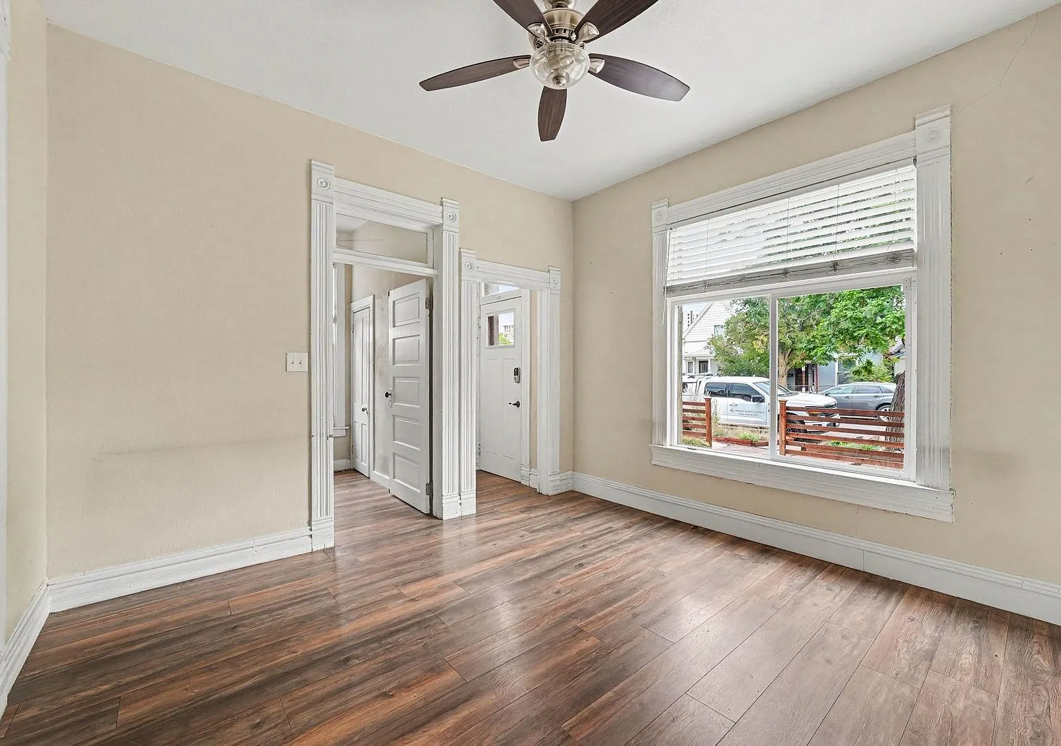Available NOW! 3 Bedroom 2 Bath Beautiful Home in Denver! — Photo 4